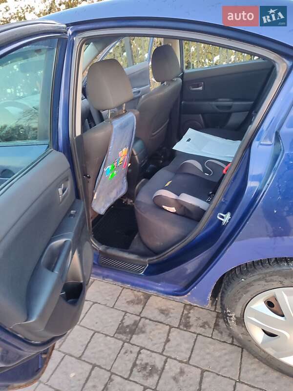 Седан Mazda 3 2004 в Долині