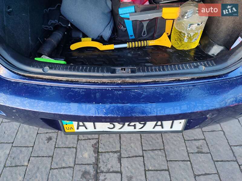 Седан Mazda 3 2004 в Долине