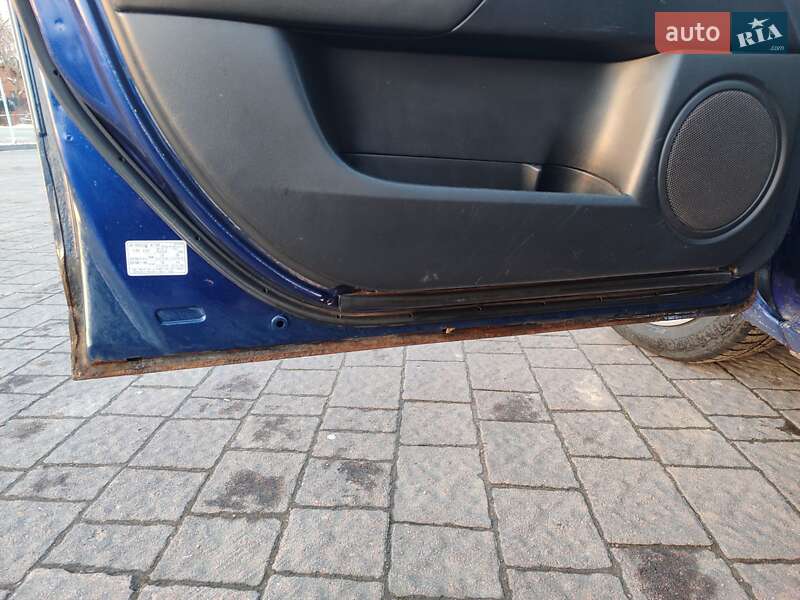 Седан Mazda 3 2004 в Долині