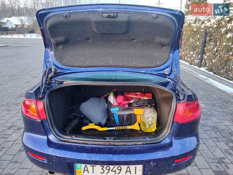 Седан Mazda 3 2004 в Долині