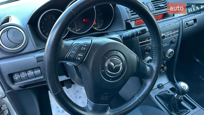 Хэтчбек Mazda 3 2004 в Черновцах