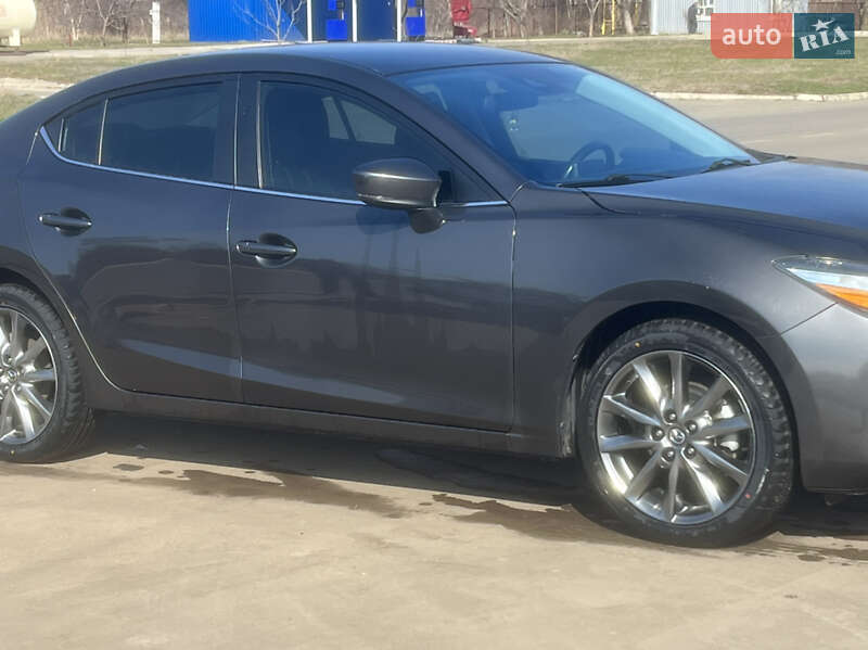 Седан Mazda 3 2018 в Днепре