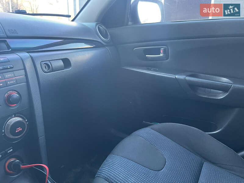 Хэтчбек Mazda 3 2004 в Рени