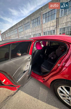 Седан Mazda 3 2014 в 