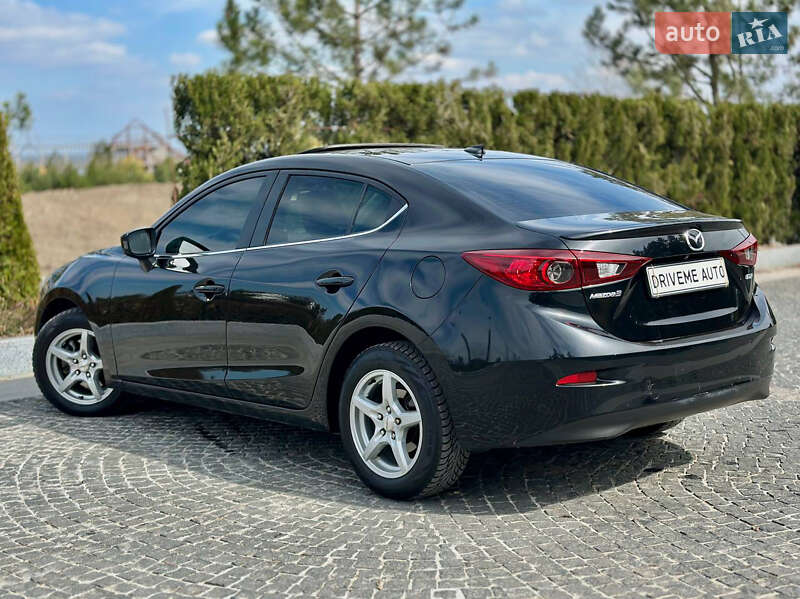 Седан Mazda 3 2015 в Днепре