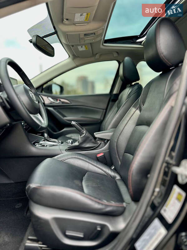 Седан Mazda 3 2015 в Днепре