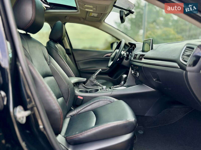 Седан Mazda 3 2015 в Днепре