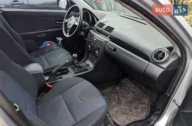 Седан Mazda 3 2004 в 