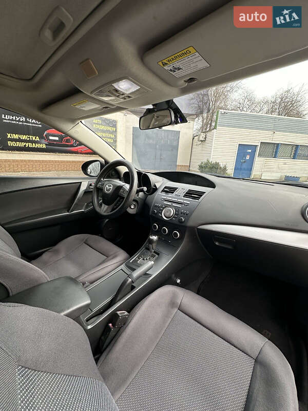 Седан Mazda 3 2012 в Киеве