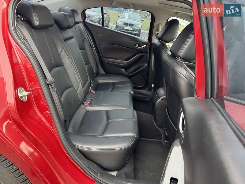 Седан Mazda 3 2016 в Киеве