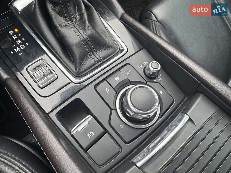Седан Mazda 3 2016 в Киеве