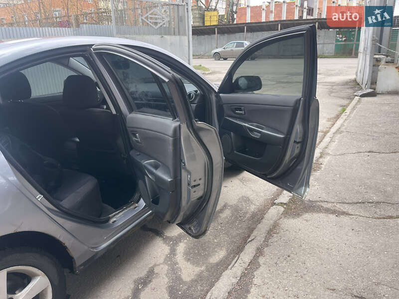 Седан Mazda 3 2004 в Шостці
