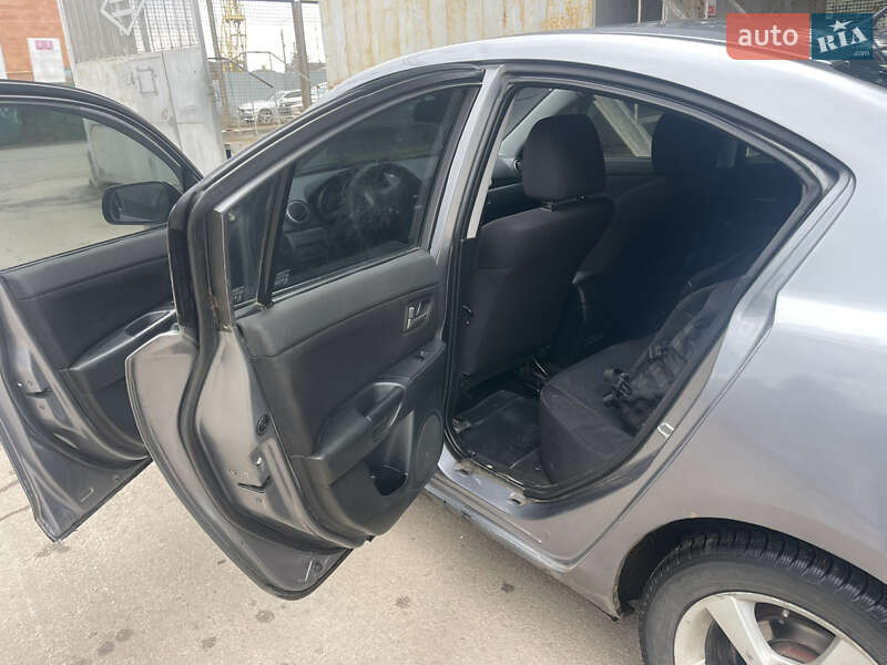 Седан Mazda 3 2004 в Шостці