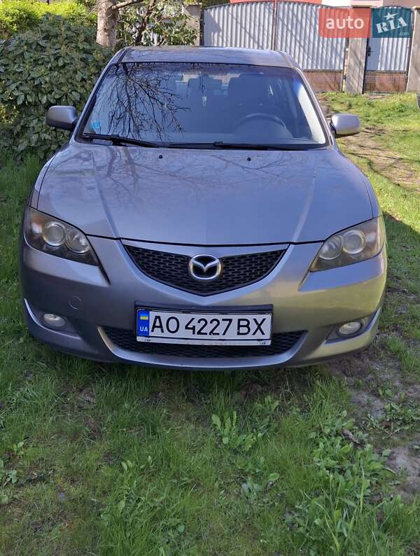 Седан Mazda 3 2004 в Ужгороде