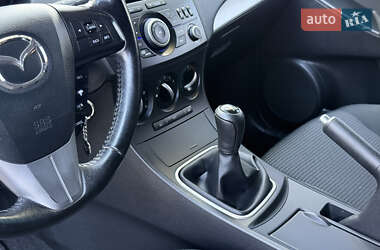 Хэтчбек Mazda 3 2012 в 