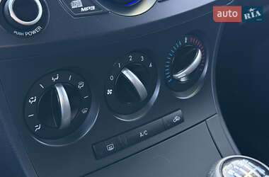 Хэтчбек Mazda 3 2012 в 