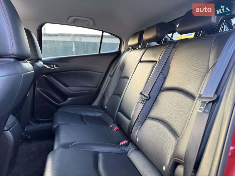 Хэтчбек Mazda 3 2015 в Черновцах