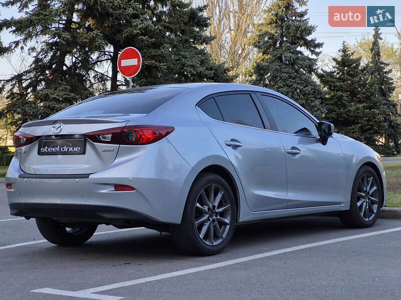 Седан Mazda 3 2017 в Миколаєві