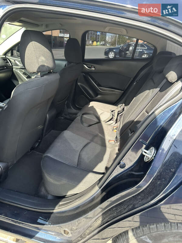 Седан Mazda 3 2015 в Киеве