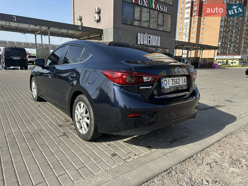 Седан Mazda 3 2015 в Киеве