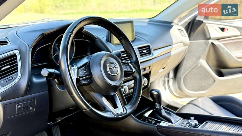Седан Mazda 3 2017 в Тернополе