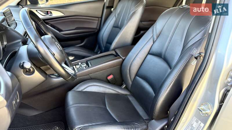 Седан Mazda 3 2017 в Тернополе