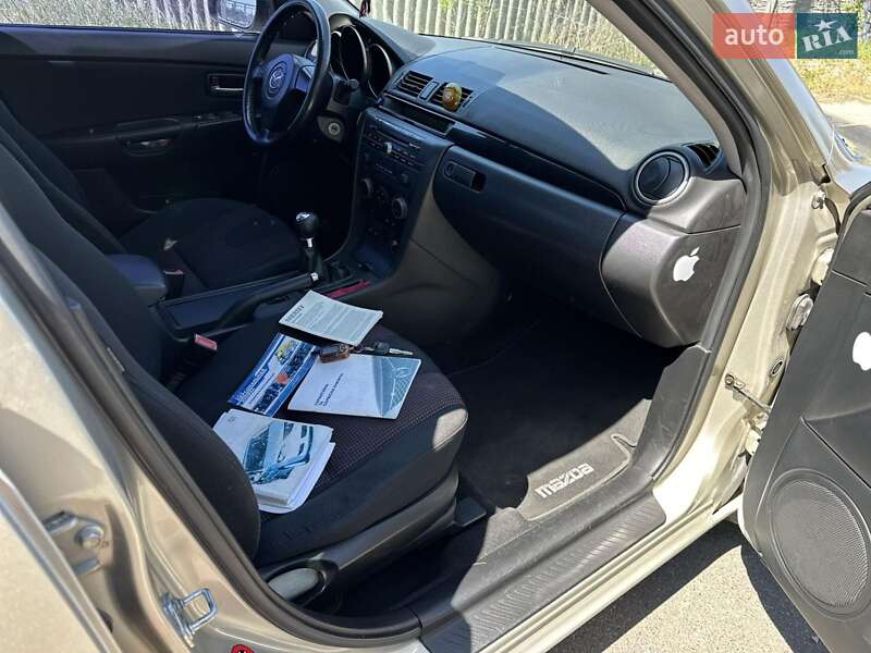 Седан Mazda 3 2006 в Прилуках