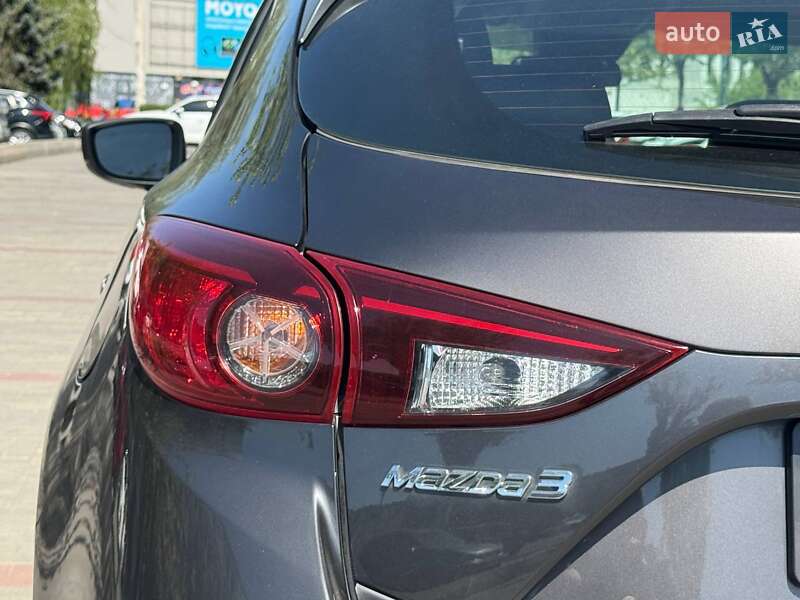 Седан Mazda 3 2017 в Дніпрі