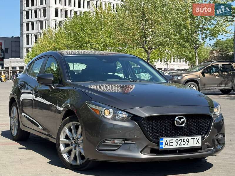 Седан Mazda 3 2017 в Дніпрі