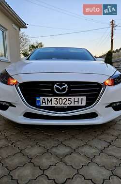 Хэтчбек Mazda 3 2016 в Коростене