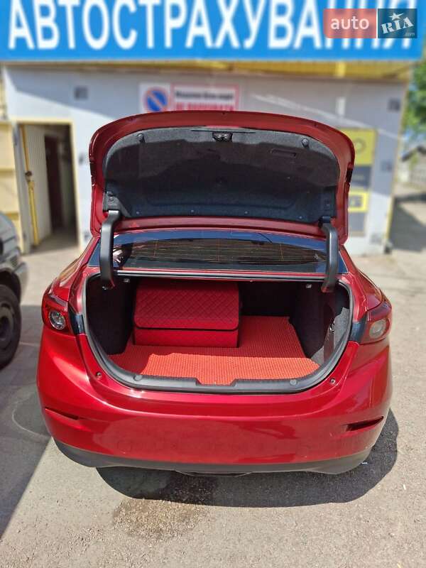 Седан Mazda 3 2016 в Киеве