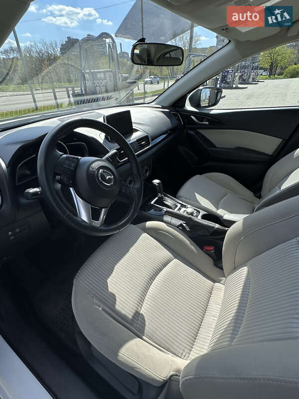 Седан Mazda 3 2015 в Днепре