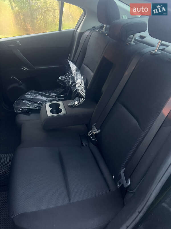 Седан Mazda 3 2010 в Дніпрі