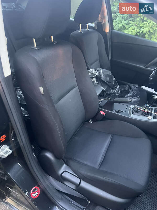 Седан Mazda 3 2010 в Дніпрі