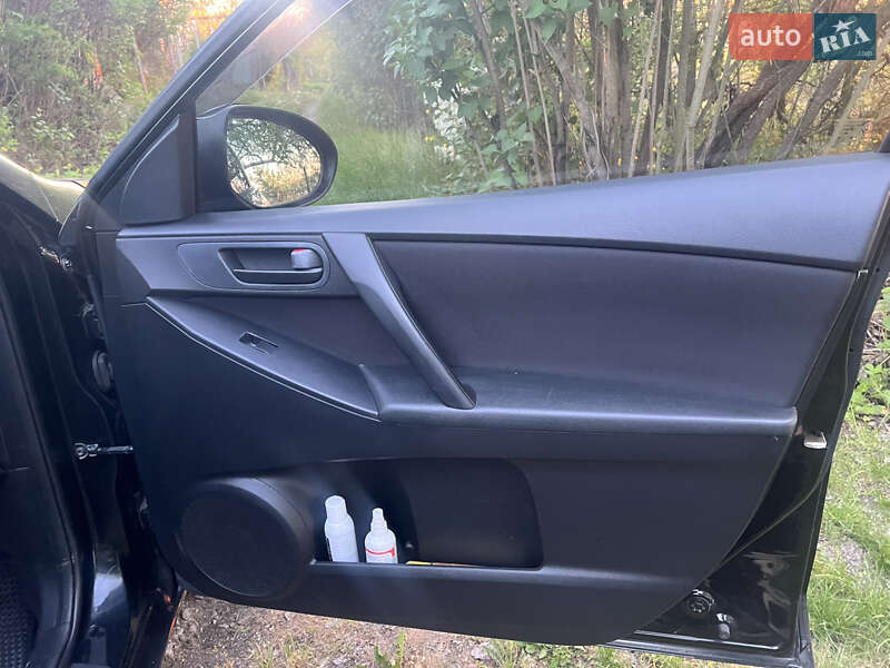 Седан Mazda 3 2010 в Дніпрі