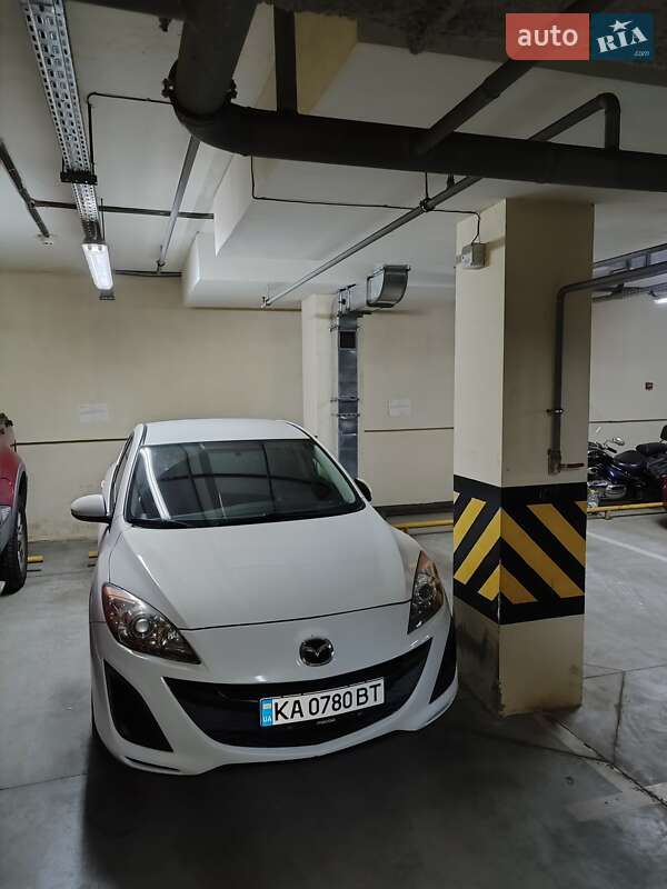 Седан Mazda 3 2011 в Киеве