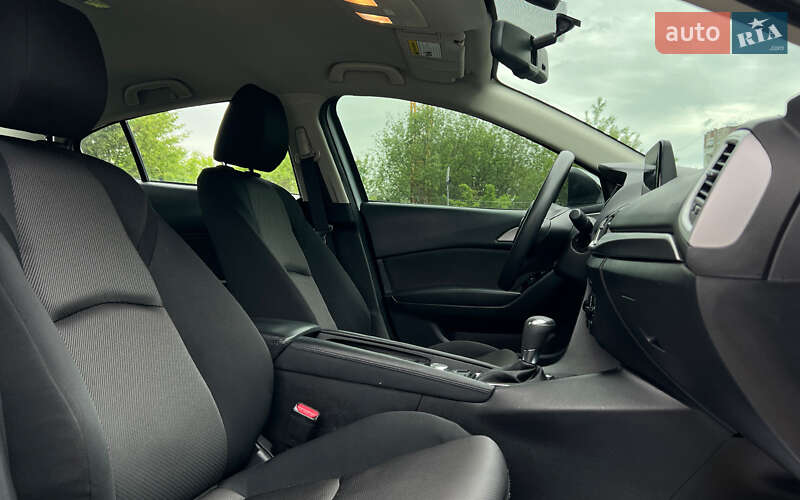 Седан Mazda 3 2016 в Львове