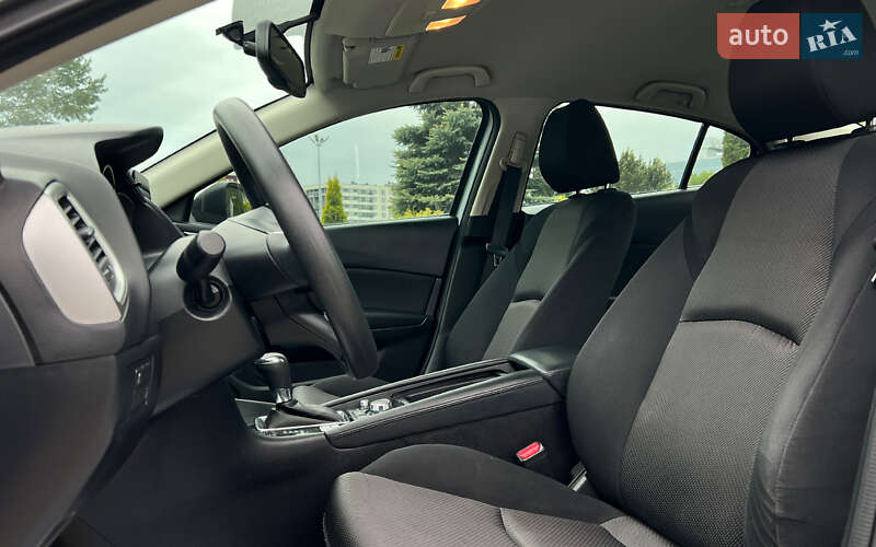 Седан Mazda 3 2016 в Львове