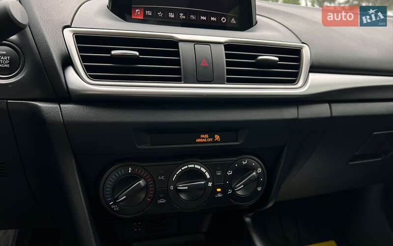Седан Mazda 3 2016 в Львове