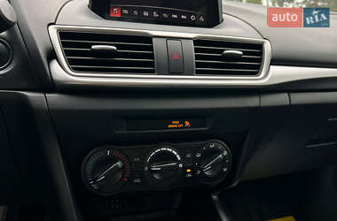 Седан Mazda 3 2016 в 
