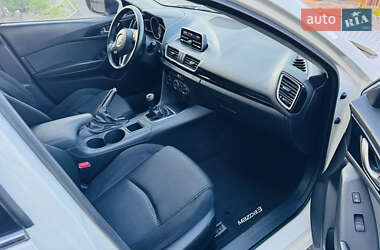 Седан Mazda 3 2013 в 