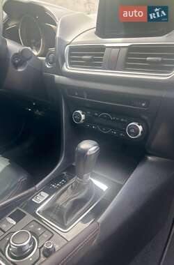 Хэтчбек Mazda 3 2018 в Киеве