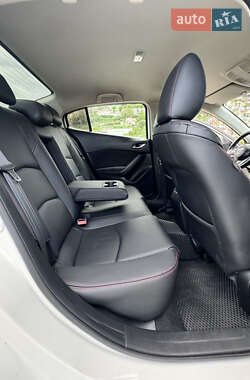 Седан Mazda 3 2014 в 