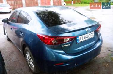 Седан Mazda 3 2017 в Остроге