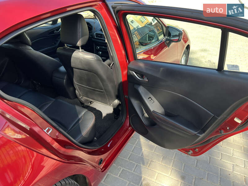 Хэтчбек Mazda 3 2015 в Львове