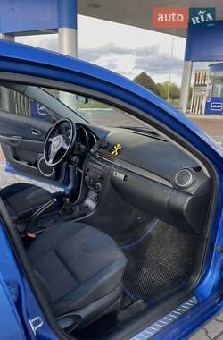 Седан Mazda 3 2004 в 