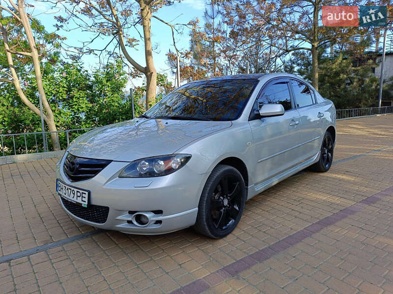 Седан Mazda 3 2004 в 