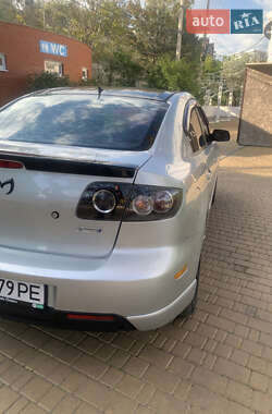 Седан Mazda 3 2004 в 
