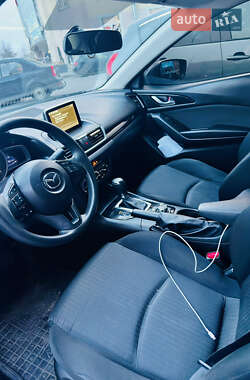 Седан Mazda 3 2016 в 