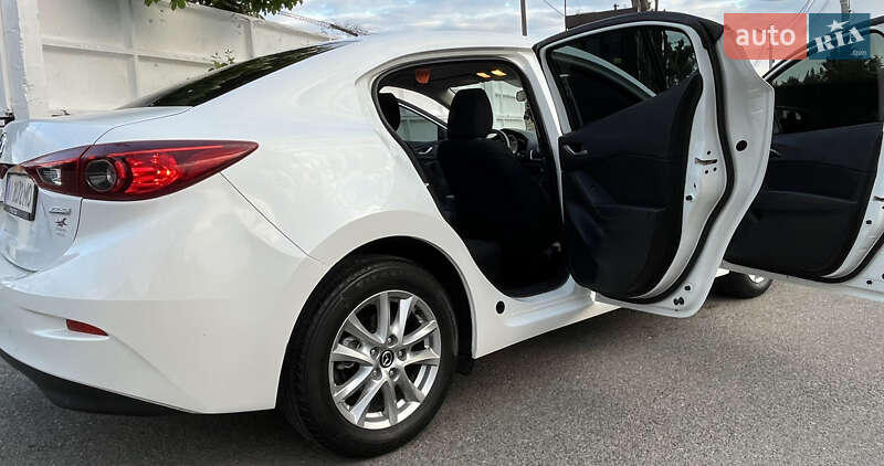 Седан Mazda 3 2015 в Василькові